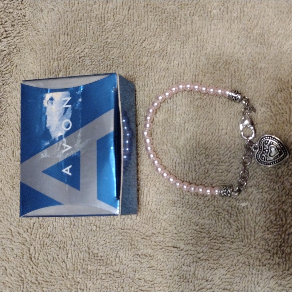 Avon, Vintage 2005 Chic And Vibrant Pearlesque Daughter Bracelet with Charm.